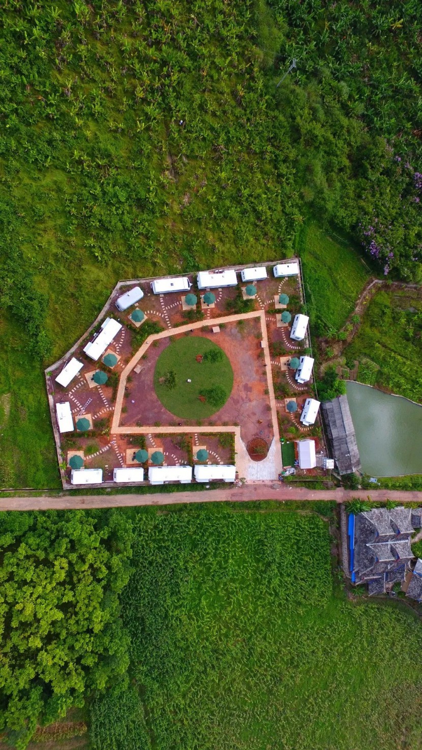 版纳曼掌房车营地